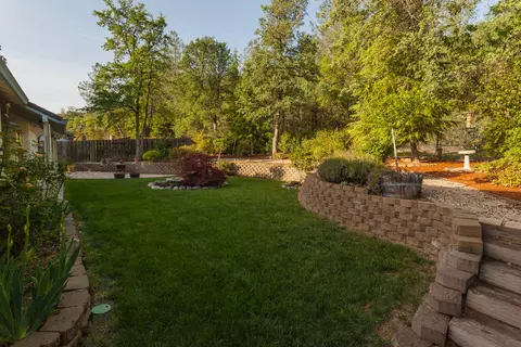1052 Montclair Dr, Redding, CA 96003 photo 28