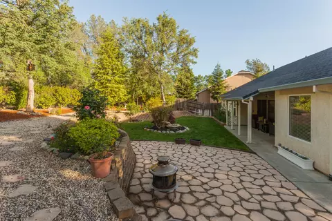 1052 Montclair Dr, Redding, CA 96003 photo 31