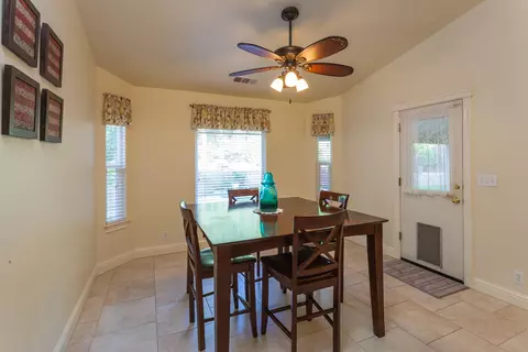 1052 Montclair Dr, Redding, CA 96003 photo 8