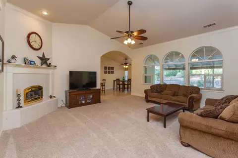 1052 Montclair Dr, Redding, CA 96003 photo 4