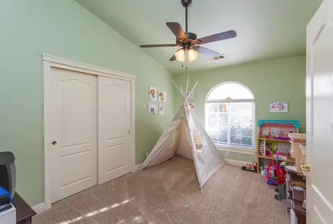 1052 Montclair Dr, Redding, CA 96003 photo 15