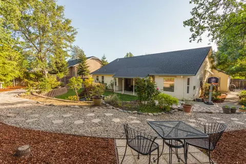 1052 Montclair Dr, Redding, CA 96003 photo 27