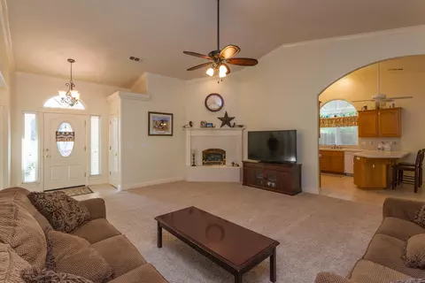 1052 Montclair Dr, Redding, CA 96003 photo 2