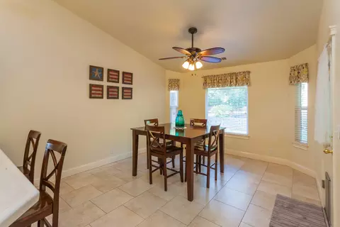 1052 Montclair Dr, Redding, CA 96003 photo 9