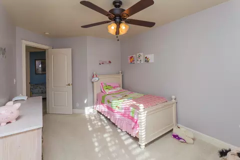 1052 Montclair Dr, Redding, CA 96003 photo 11