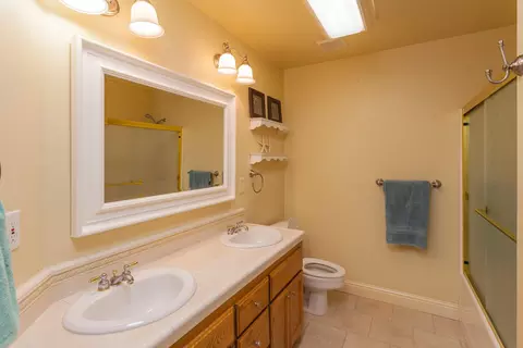 1052 Montclair Dr, Redding, CA 96003 photo 17