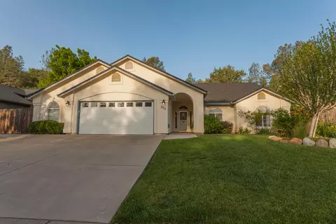 1052 Montclair Dr, Redding, CA 96003 photo 1
