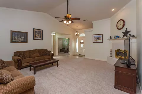 1052 Montclair Dr, Redding, CA 96003 photo 3