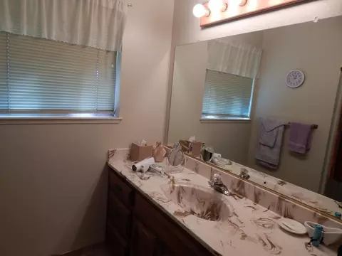 321 Woodhill Dr, Redding, CA 96003 photo 8