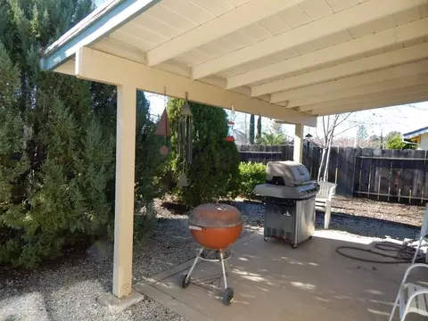 321 Woodhill Dr, Redding, CA 96003 photo 5