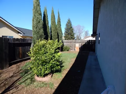 321 Woodhill Dr, Redding, CA 96003 photo 17