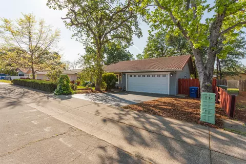 2713 Camulos Way, Redding, CA 96002 photo 2