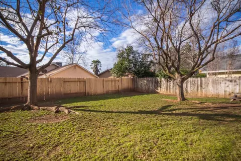 1875 Bembow Dr, Redding, CA 96002 photo 2