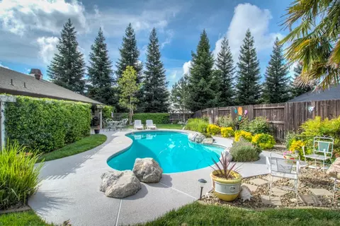 3992 Meadow Oak Way, Redding, CA 96002 photo 2