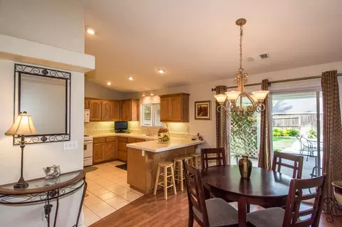 3992 Meadow Oak Way, Redding, CA 96002 photo 4
