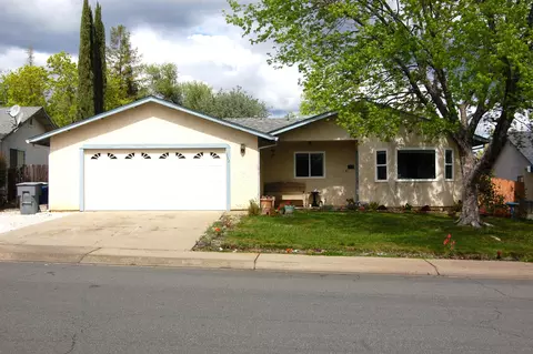 952 Spaniel Dr, Redding, CA 96003 photo 1