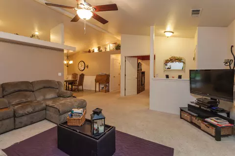 1456 Hominy, Redding, CA 96003 photo 5