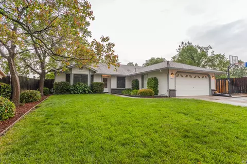 1456 Hominy, Redding, CA 96003 photo 2