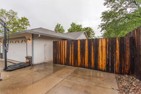1456 Hominy, Redding, CA 96003 photo 3