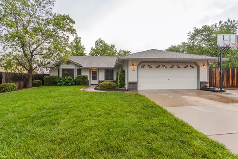 1456 Hominy, Redding, CA 96003 photo 1