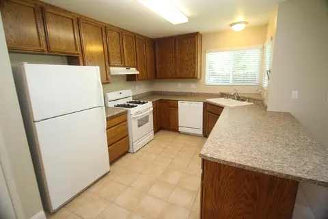 1098 Camelot Ct, Redding, CA 96003 photo 9