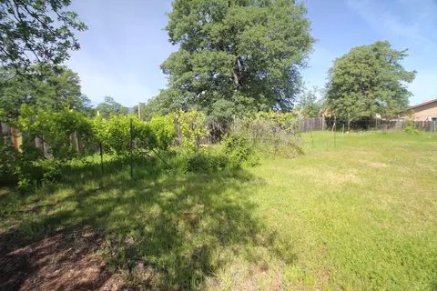 1098 Camelot Ct, Redding, CA 96003 photo 2