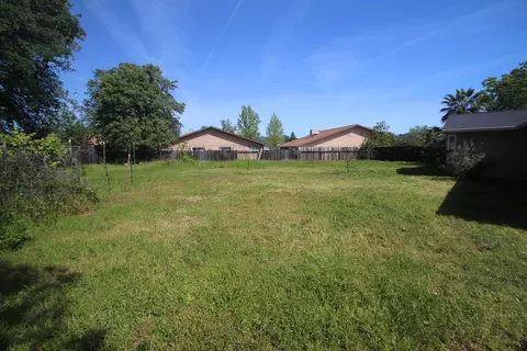 1098 Camelot Ct, Redding, CA 96003 photo 21