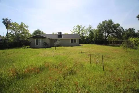 1098 Camelot Ct, Redding, CA 96003 photo 4