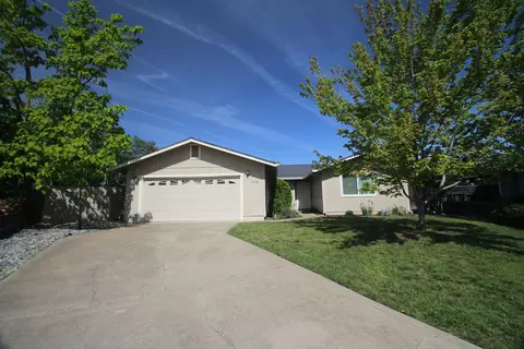 1098 Camelot Ct, Redding, CA 96003 photo 1
