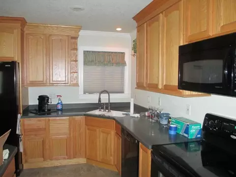 1826 Whaley Ct, Redding, CA 96003 photo 2