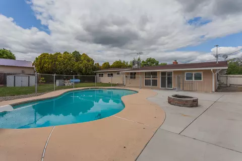 2815 Girvan Rd, Redding, CA 96001 photo 2