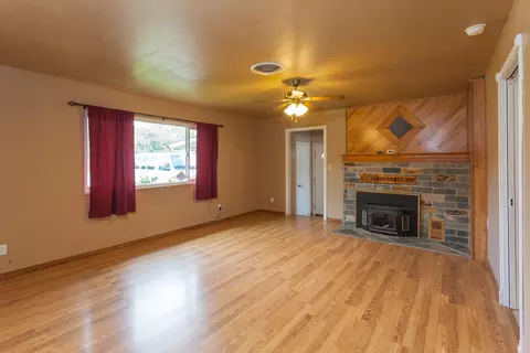 2815 Girvan Rd, Redding, CA 96001 photo 3