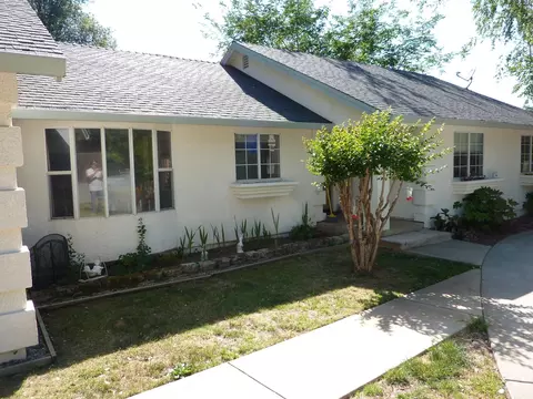 1099 Harpole Rd, Redding, CA 96002 photo 4