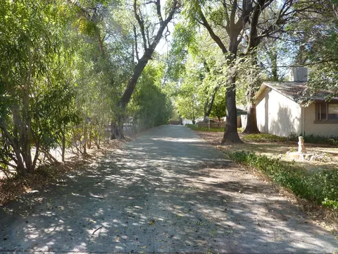 1099 Harpole Rd, Redding, CA 96002 photo 2