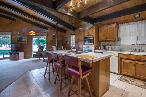 21084 Ramblewood Ln, Redding, CA 96002 photo 3
