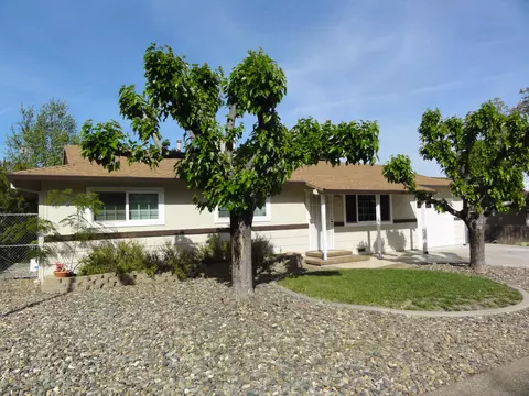 2500 Starlight Blvd, Redding, CA 96001 photo 2
