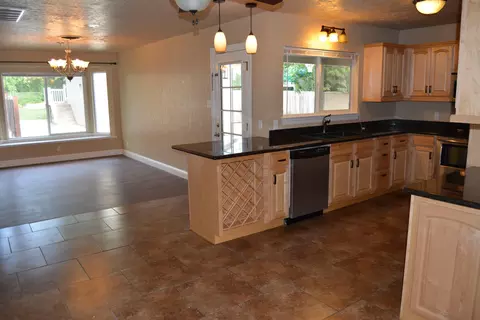 5561 Willow Rd, Redding, CA 96001 photo 5