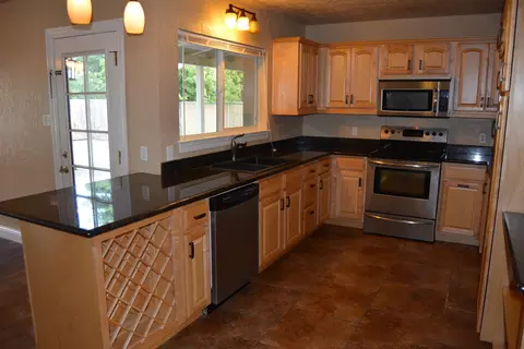 5561 Willow Rd, Redding, CA 96001 photo 3