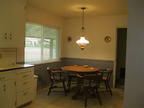670 Woodacre Dr, Redding, CA 96002 photo 4