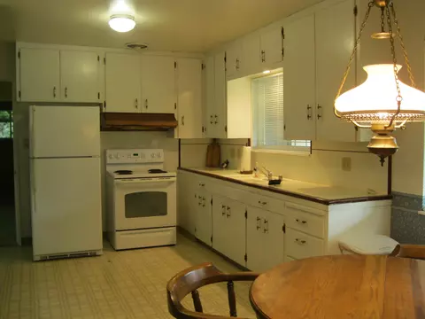 670 Woodacre Dr, Redding, CA 96002 photo 2