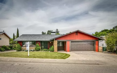 3980 Oro St, Redding, CA 96001 photo 2