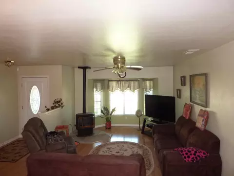 5797 Avery, Redding, CA 96003 photo 4