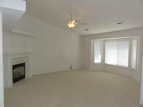 1325 Lavender Way, Redding, CA 96003 photo 3