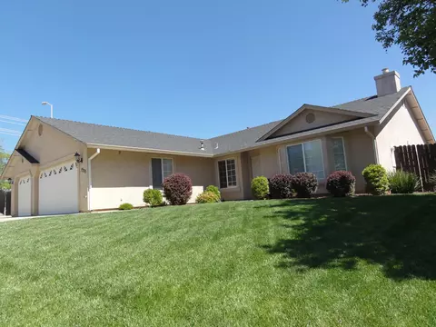 1325 Lavender Way, Redding, CA 96003 photo 2