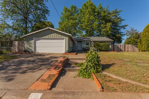2384 Hawn Ave, Redding, CA 96002 photo 2