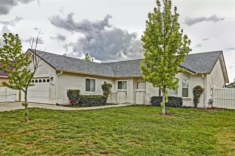2377 Suzette Ave, Redding, CA 96002 photo 2