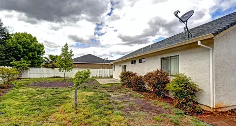 2377 Suzette Ave, Redding, CA 96002 photo 4