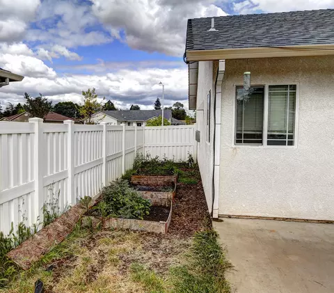 2377 Suzette Ave, Redding, CA 96002 photo 8