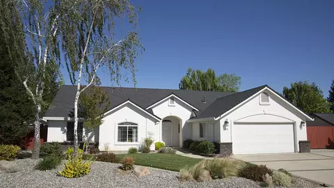 893 Paramount Way, Redding, CA 96003 photo 1