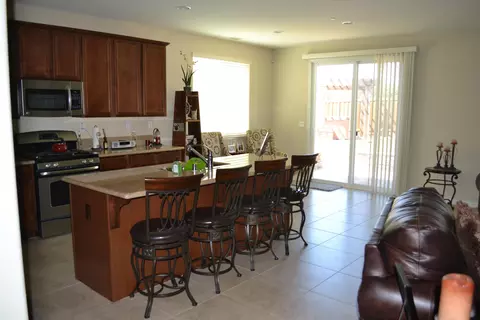 3364 Carlsbad Ct, Redding, CA 96002 photo 2